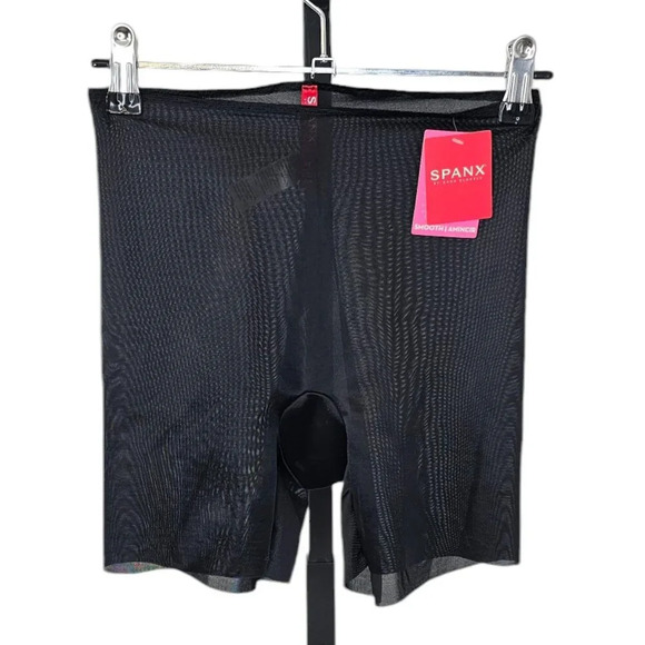 SPANX Shape Invisible Girl Short Black Size Small NWT Lightweight Sheer Smooth - Picture 1 of 8